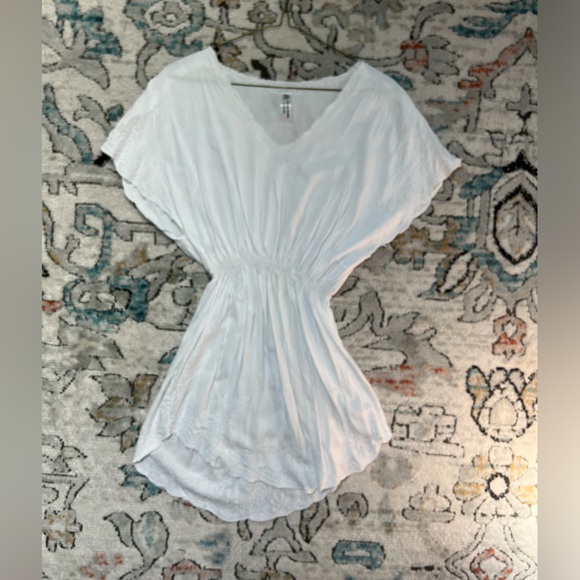 L’heureux Buddha White Tunic with Cinched Waist and Embroidery Detail. - Picture 1 of 3